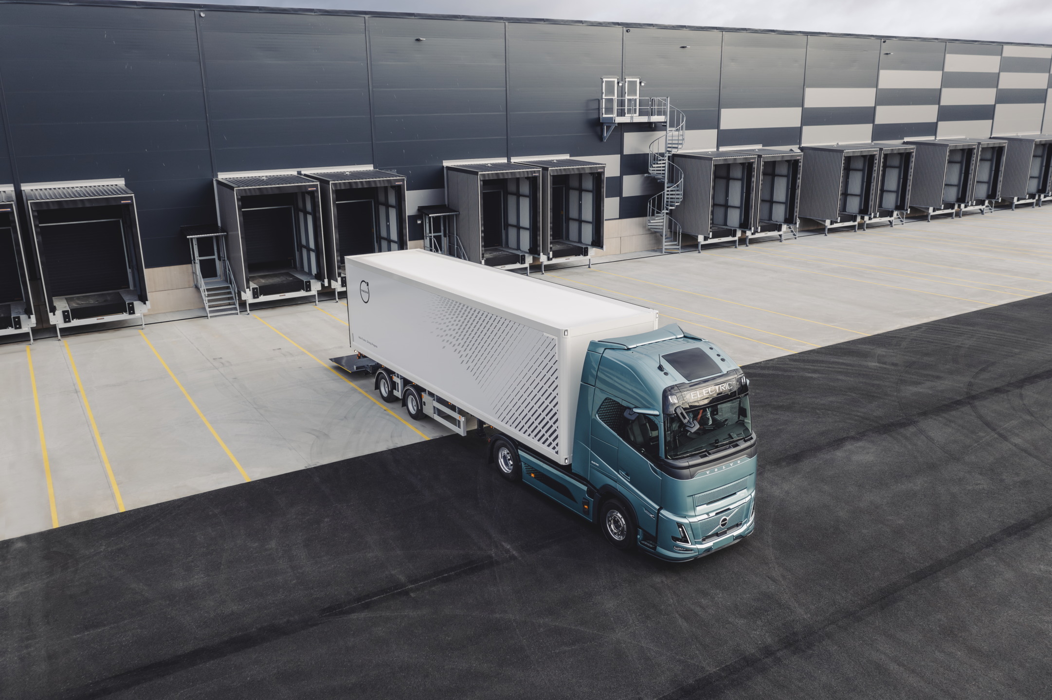 hub logistico camion elettrici volvo truck
